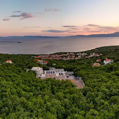 Villa Dujma Pool & *