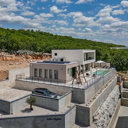 Dujma Pool & * Kostrena