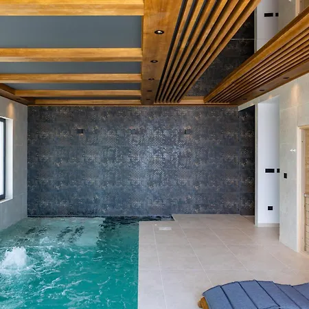 Dujma Pool & Kostrena